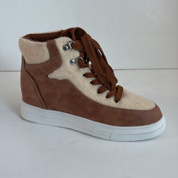 Yoki sneaker two tone cream faux fur and tan brown rounded toe lace up 8.5 - Picture 14 of 16